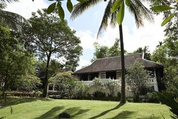 هتل Santi Resort & Spa