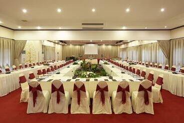 هتل Santi Resort & Spa
