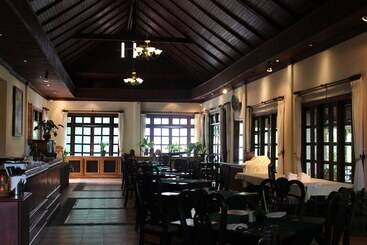 هتل Santi Resort & Spa