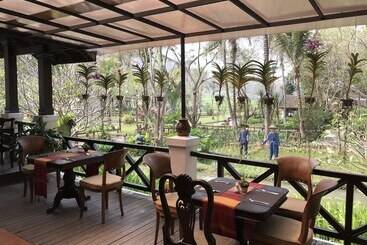 هتل Santi Resort & Spa