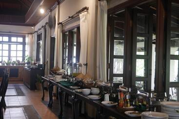 هتل Santi Resort & Spa