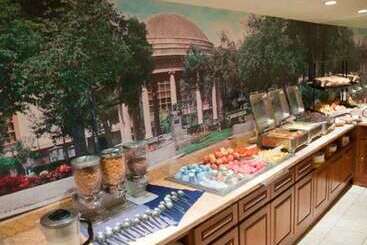 ホテル Sleep Inn Paseo Las Damas