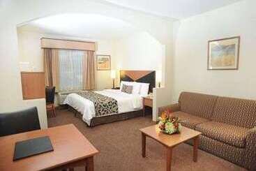 هتل Sleep Inn Paseo Las Damas