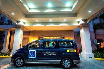 ホテル Sleep Inn Paseo Las Damas