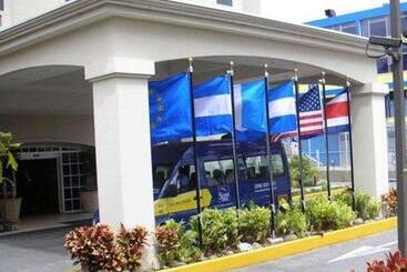 هتل Sleep Inn Paseo Las Damas