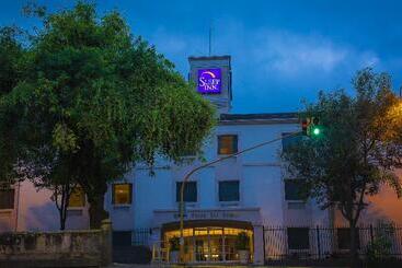 ホテル Sleep Inn Paseo Las Damas