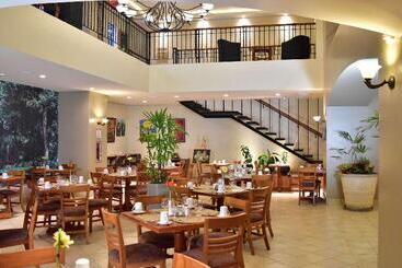 ホテル Sleep Inn Paseo Las Damas