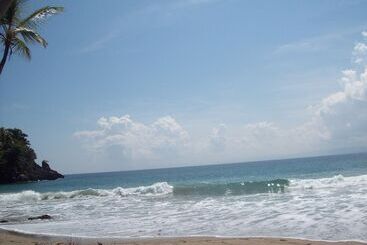 هتل Tambora Beach Suites