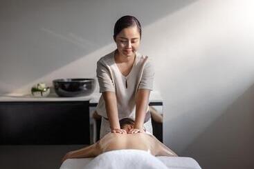 هتل Twinpalms Surin Phuket Resort