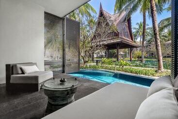 هتل Twinpalms Surin Phuket Resort