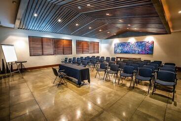 هتل Twinpalms Surin Phuket Resort