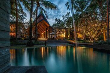 هتل Twinpalms Surin Phuket Resort
