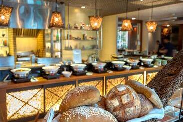 هتل Twinpalms Surin Phuket Resort