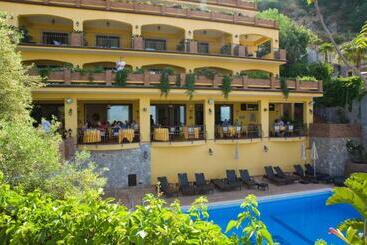 هتل Villa Angela