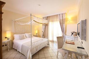 هتل Villa Angela