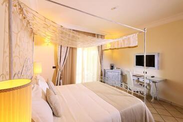 هتل Villa Angela
