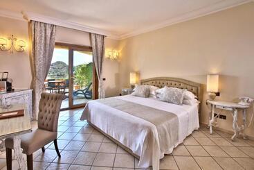 هتل Villa Angela