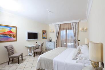 هتل Villa Angela