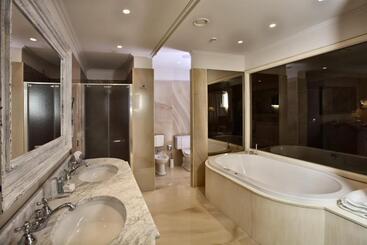 هتل Villa Angela