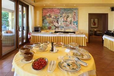 هتل Villa Angela