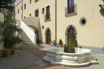 هتل Villa Meligunis