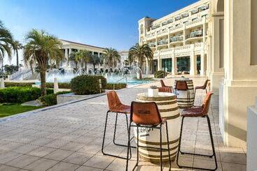 Las Arenas Balneario Resort