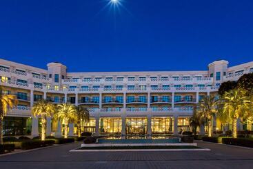 Las Arenas Balneario Resort