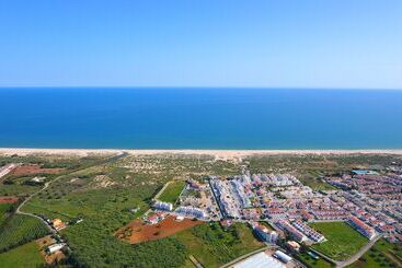 Praia Da Lota Resort - Beachfront Apartments