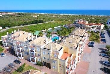 Praia Da Lota Resort - Beachfront Apartments