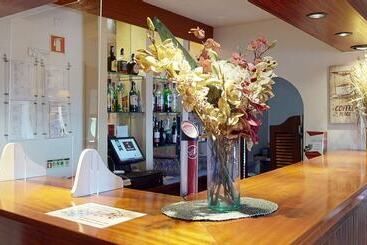 Praia Da Lota Resort - Beachfront Apartments