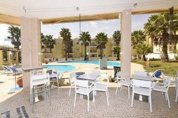Praia Da Lota Resort - Beachfront Apartments