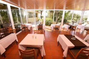 Praia Da Lota Resort - Beachfront Apartments