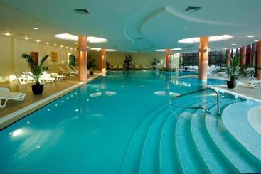 استراحتگاه Helios Spa Hotel   Children Slides, Pool, Entertainment & All Inclusive