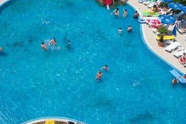 استراحتگاه Helios Spa Hotel   Children Slides, Pool, Entertainment & All Inclusive