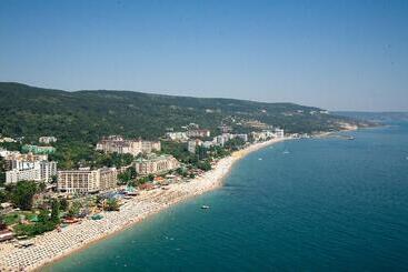 استراحتگاه Helios Spa Hotel   Children Slides, Pool, Entertainment & All Inclusive