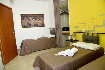 تختخواب و صبحانه Armonia Rooms