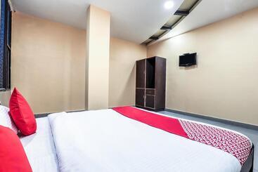 هتل Oyo 13775 Sathya Lodge