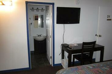 Nisutlin Trading Post Motel