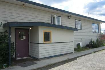 Nisutlin Trading Post Motel