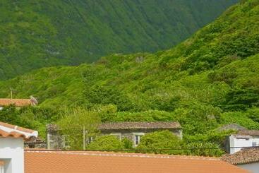 پانسیون Alojamentos Flores Island