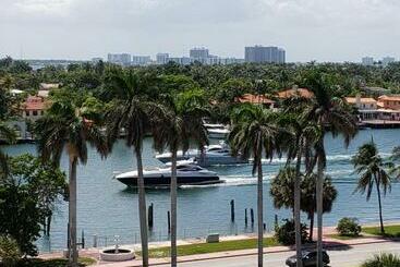 2 Bedroom 2 Bath Beachfront Condo On Miami Beach Millionaire Row