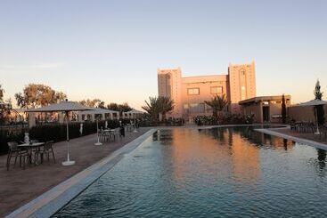 هتل Oasis Palace
