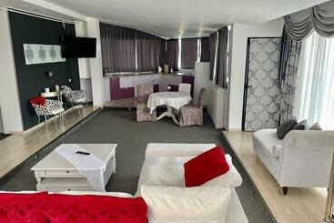 Jolie Apartments