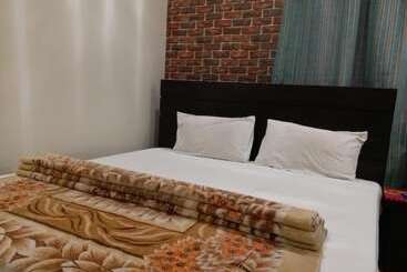 پانسیون Elegant Guest House Karachi
