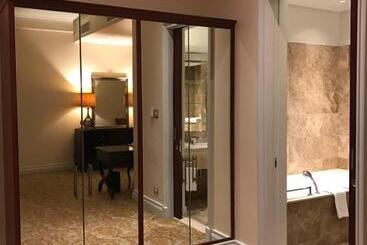 Taj Hotelapart, Taj Hotel Cape Town