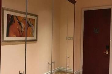 Taj Hotelapart, Taj Hotel Cape Town