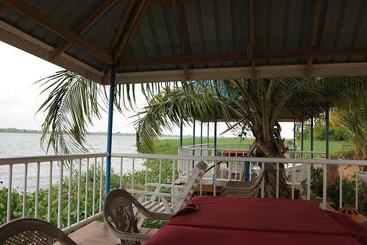 هتل Waterfront Paradise Resort