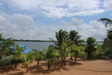 هتل Waterfront Paradise Resort