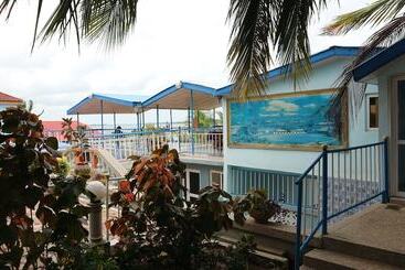 هتل Waterfront Paradise Resort