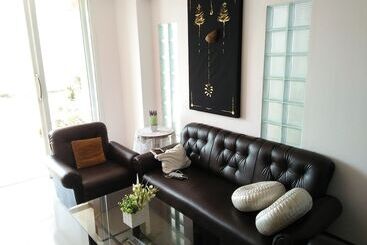 هتل Wattanakham Serviced Apartment